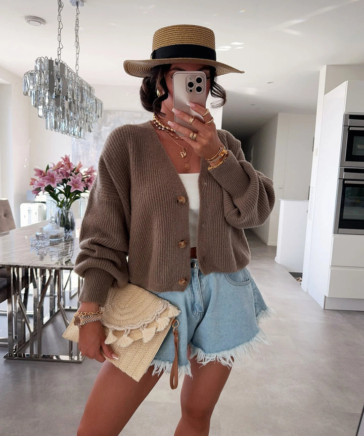 Damen Strickjacke mit voluminösen Ärmeln und hochwertigen Holzknöpfen Drune