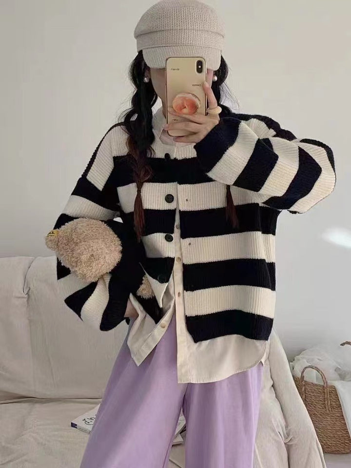 Damen Strickjacke mit Druckknopfverschluss und breiten Streifen Drune