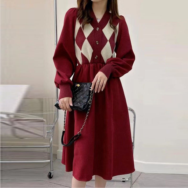 Damen Strickkleid mit Diamantmuster und Knopfdetails Drune