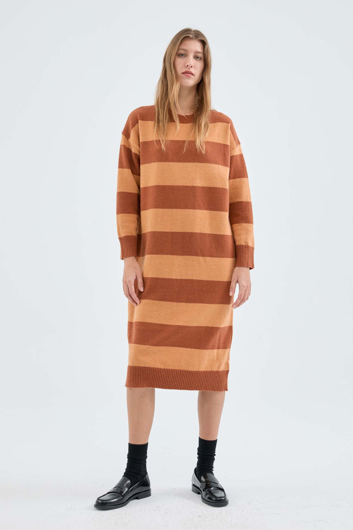Damen Strickkleid mit modernem Blockstreifenmuster und lässigem Schnitt Drune