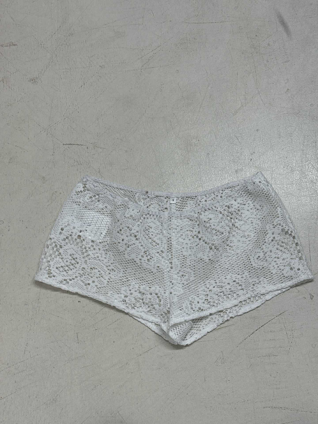 Damen Spitzenbluse mit transparenten Akzenten und eleganter Knopfverschluss Drune