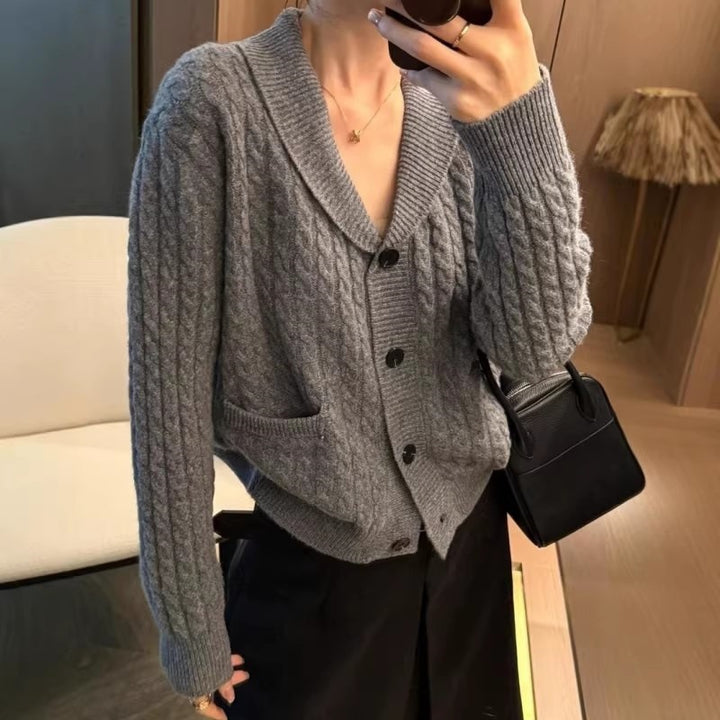Damen Strickjacke mit Zopfmuster und aufgesetzten Taschen Drune