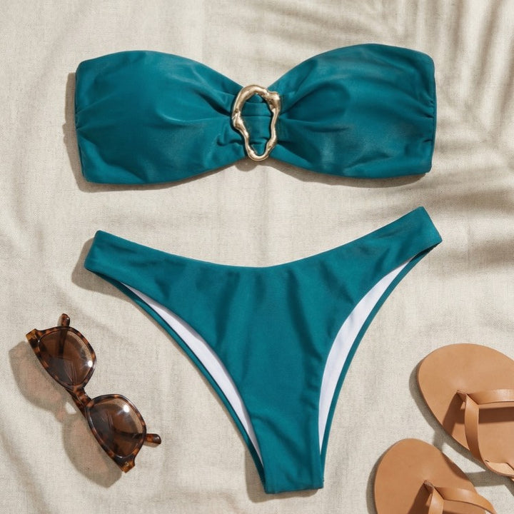 Damen Bikini-Set mit modischem Triangel-Oberteil und sportlichen High-Waist-Hosen Drune