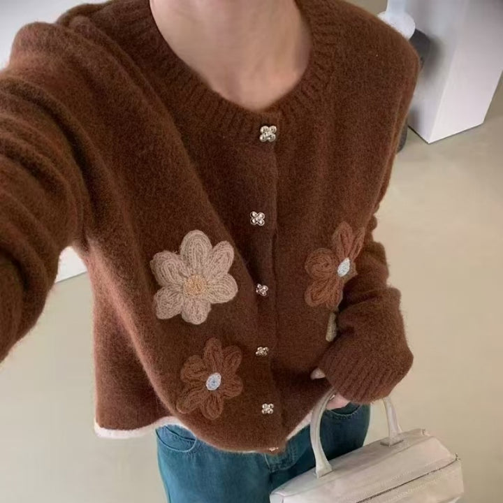 Damen Strickjacke mit floralen Applikationen und Knopfdetails Drune