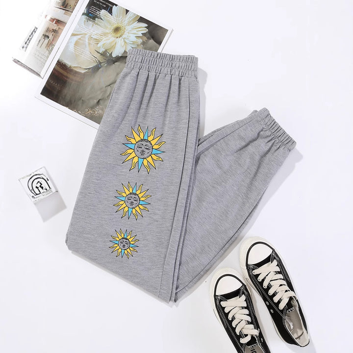 Damen bequeme Sweatpants mit trendigem Sonnenmotiv Drune