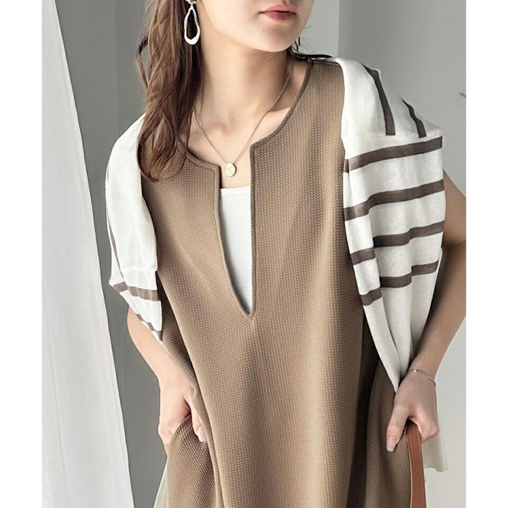 Damen Midi-Kleid mit innovativem V-Ausschnitt und praktischen Seitentaschen Drune
