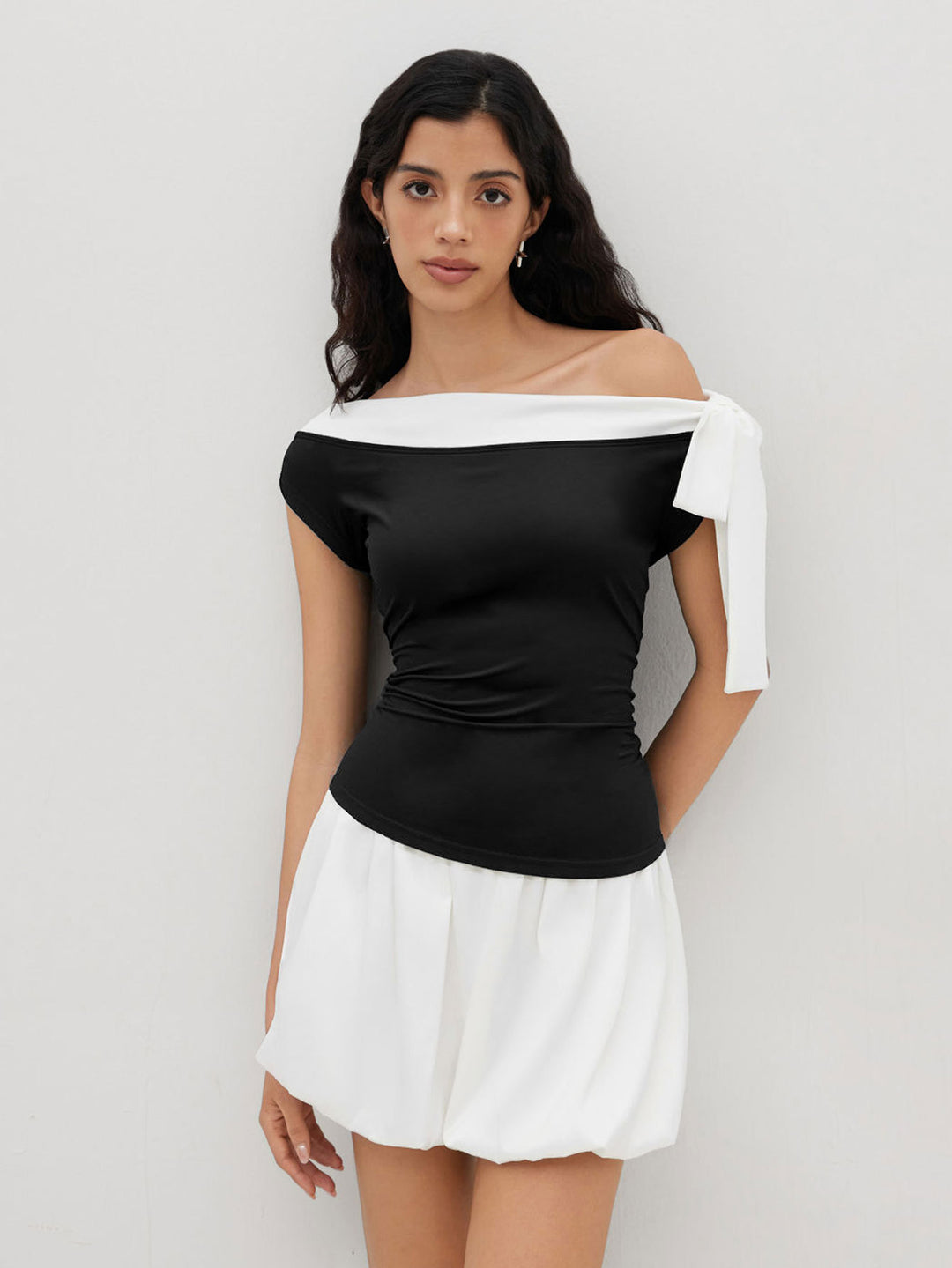 Damen Oberteil mit off-shoulder Design und verspieltem Schleifenverschluss Drune