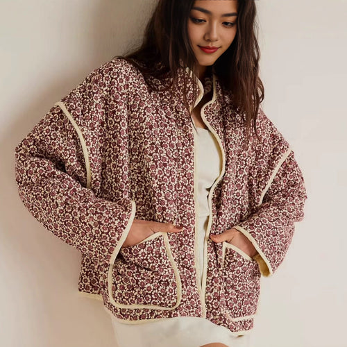 Damen nan gesteppte Stehkragenjacke mit floralem Längsprint, aufgesetzten Taschen und kontrastierender Paspel Drune