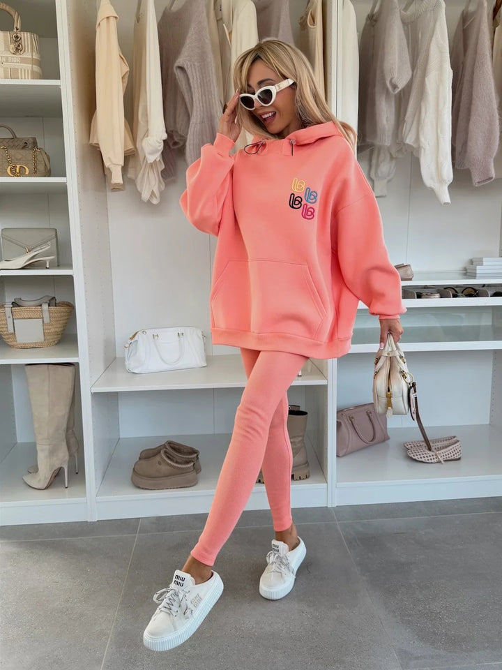 Damen Oversized Hoodie mit buntem Logo und bequemen Leggings Drune