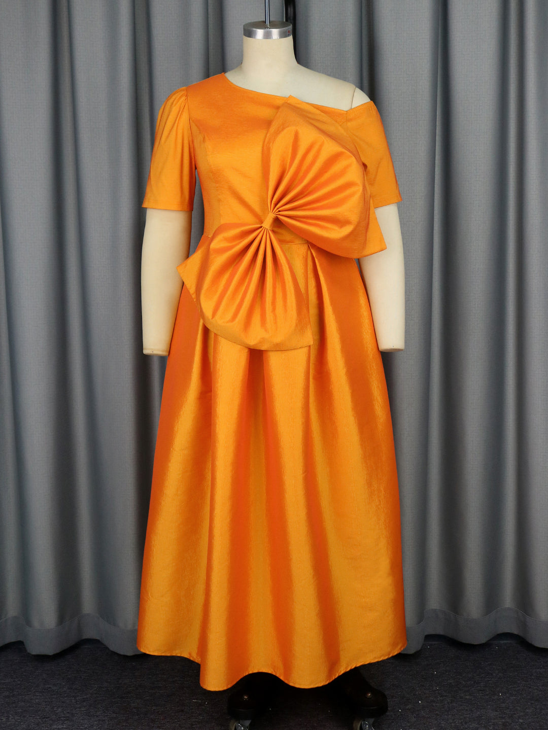 Damen Festliches Abendkleid mit asymmetrischem Ausschnitt und voluminösem Drapierungselement Drune