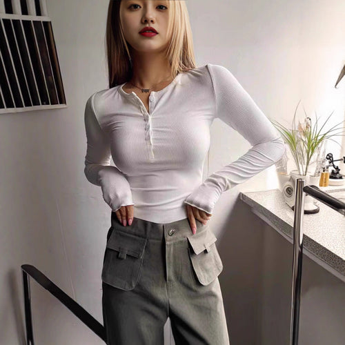 Damen Langarmshirt mit strukturiertem Rippenmuster und strategischem Knopfverschluss Drune