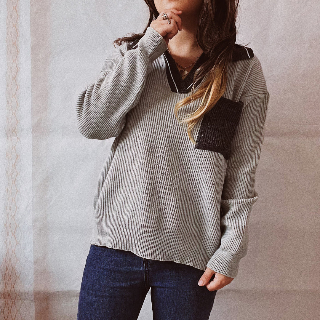 Damen lässiger V-Ausschnitt Pullover mit strukturiertem Rippdesign und kontrastierendem Kragen Drune