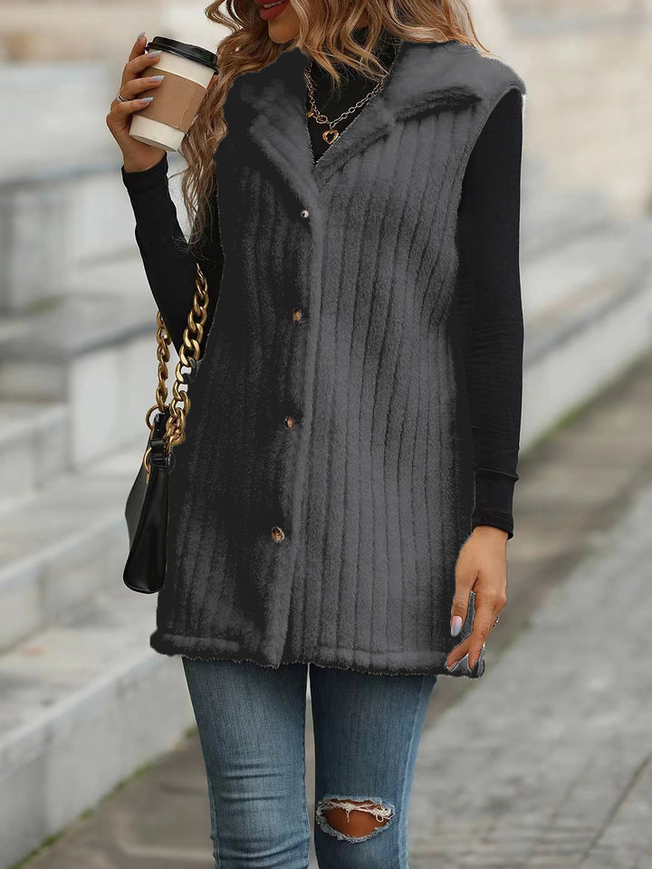 Damen Strickweste mit samtiger Oberfläche und modernen Knopfdetails Drune