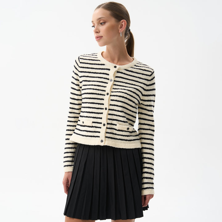 Damen Strickjacke mit eleganten Knopfdétails und lässigem Schnitt Drune