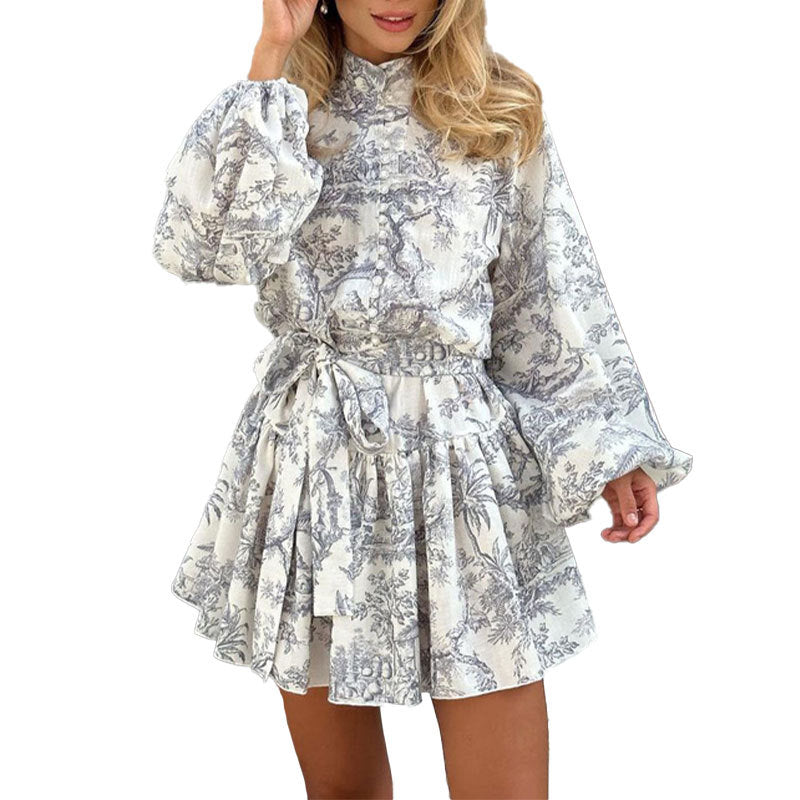 Damen Minikleid mit verspielt romantischem Muster und leichtem Faltenrock Drune