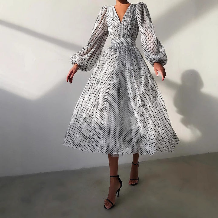 Damen Kleid mit transparentem Puffärmel und floralem Punkte-Design Drune