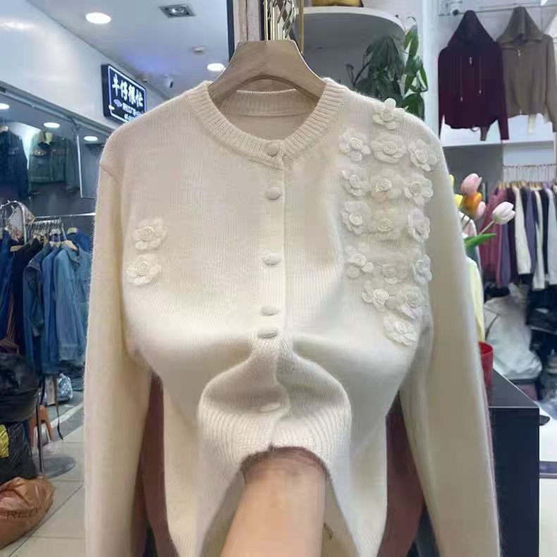 Damen Strickjacke mit floralen Akzenten Drune