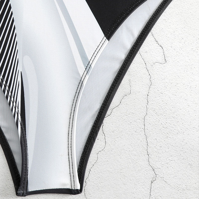 Damen Einteiler Badeanzug mit modernem Schnitt und grafischem Design Drune