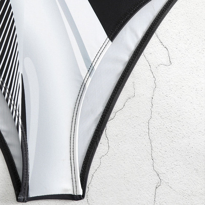 Damen Einteiler Badeanzug mit modernem Schnitt und grafischem Design Drune