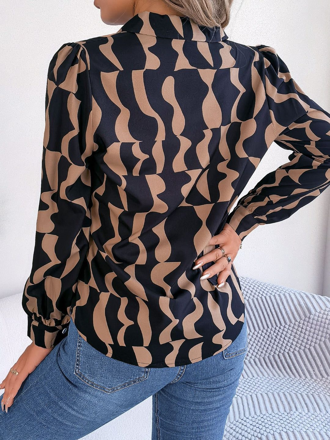 Damen Bluse mit modischem Grafikdruck und elegantem Kragen Drune