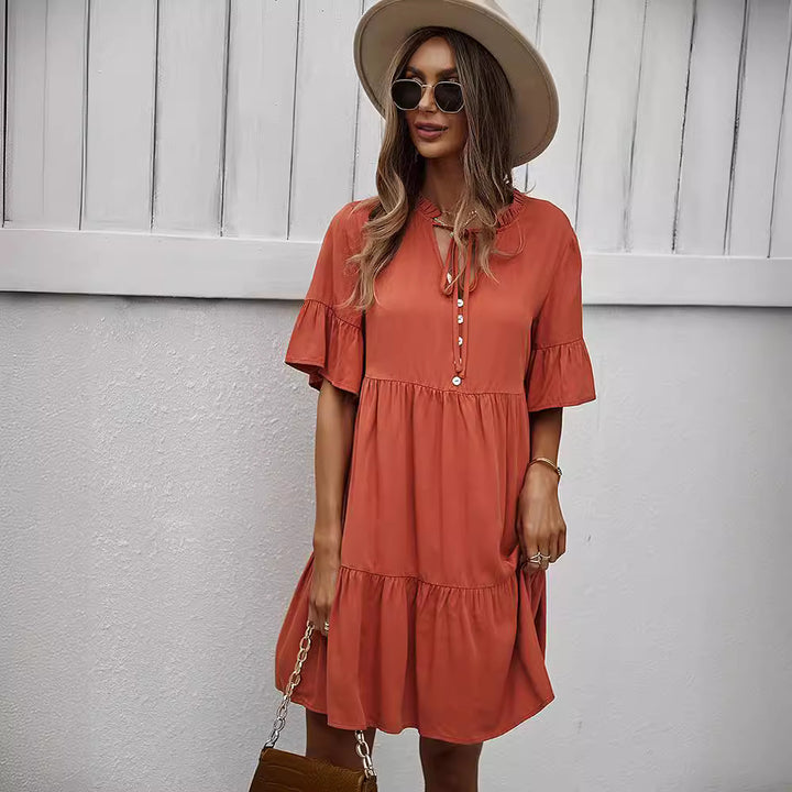 Damen lässiges Kleid mit femininem Rüschendesign und Knopfdetails Drune