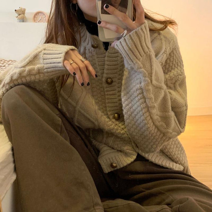 Damen Grobstrick-Cardigan mit Knopfdetails und Zopfmuster Drune