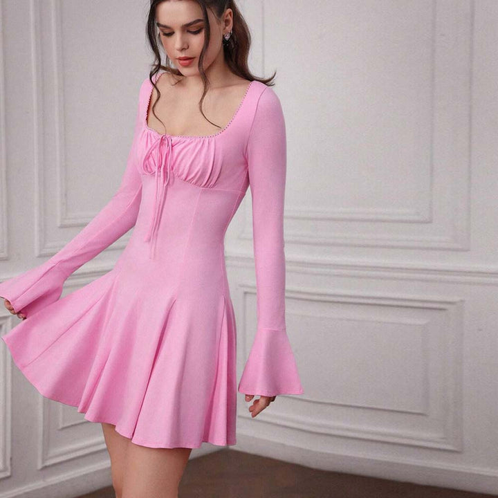 Damen Kleid mit tiefem Ausschnitt und eleganten Volantärmeln Drune
