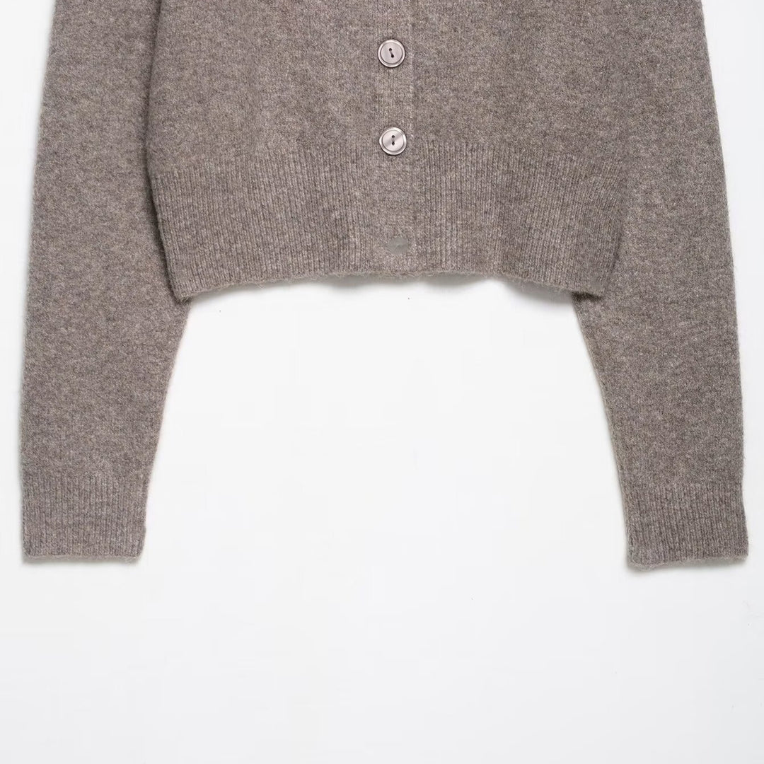 Damen cropped Strickjacke mit feinen Knöpfen und eleganter Passform Drune
