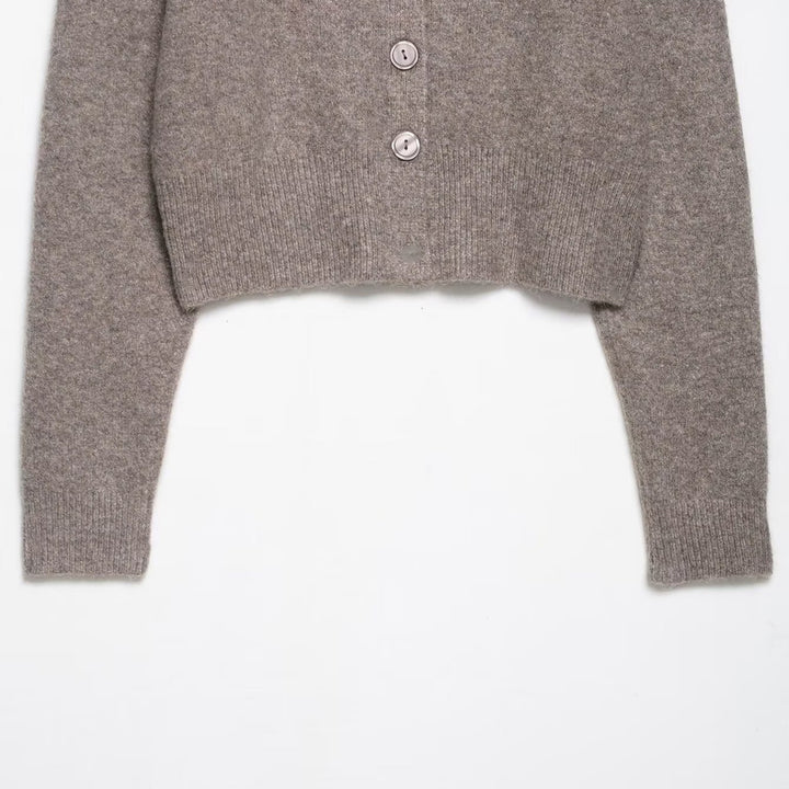 Damen cropped Strickjacke mit feinen Knöpfen und eleganter Passform Drune
