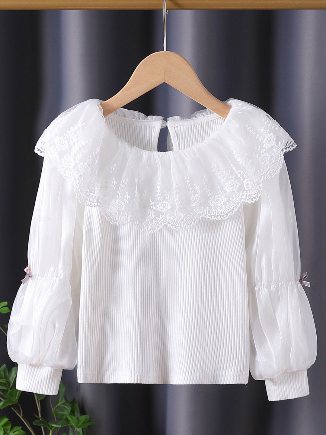 Damen elegante Bluse mit romantischem Spitzenkragen und Rüschendetails Drune