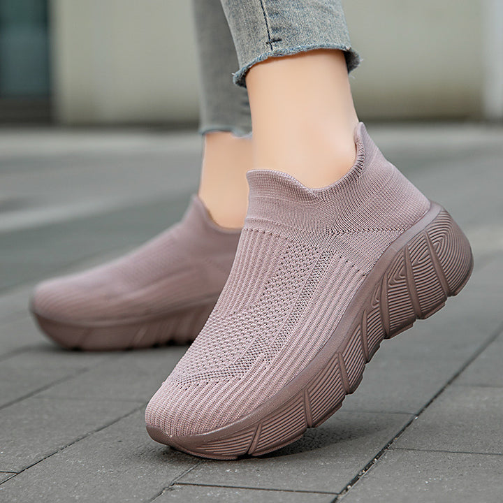 Unisex nan nahtloser Strick-Überziehschuh mit skulpturierter Plateau-Laufsohle und orthopädisch geformter Fersenführung Drune