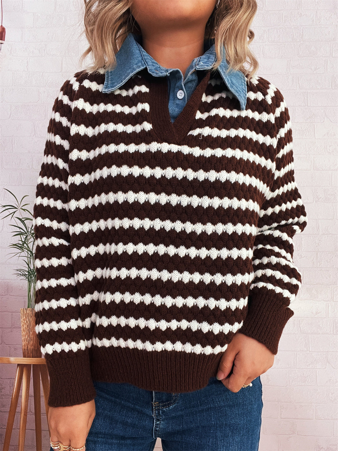 Damen Strickpullover mit tiefem V-Ausschnitt und markantem Streifenmuster Drune