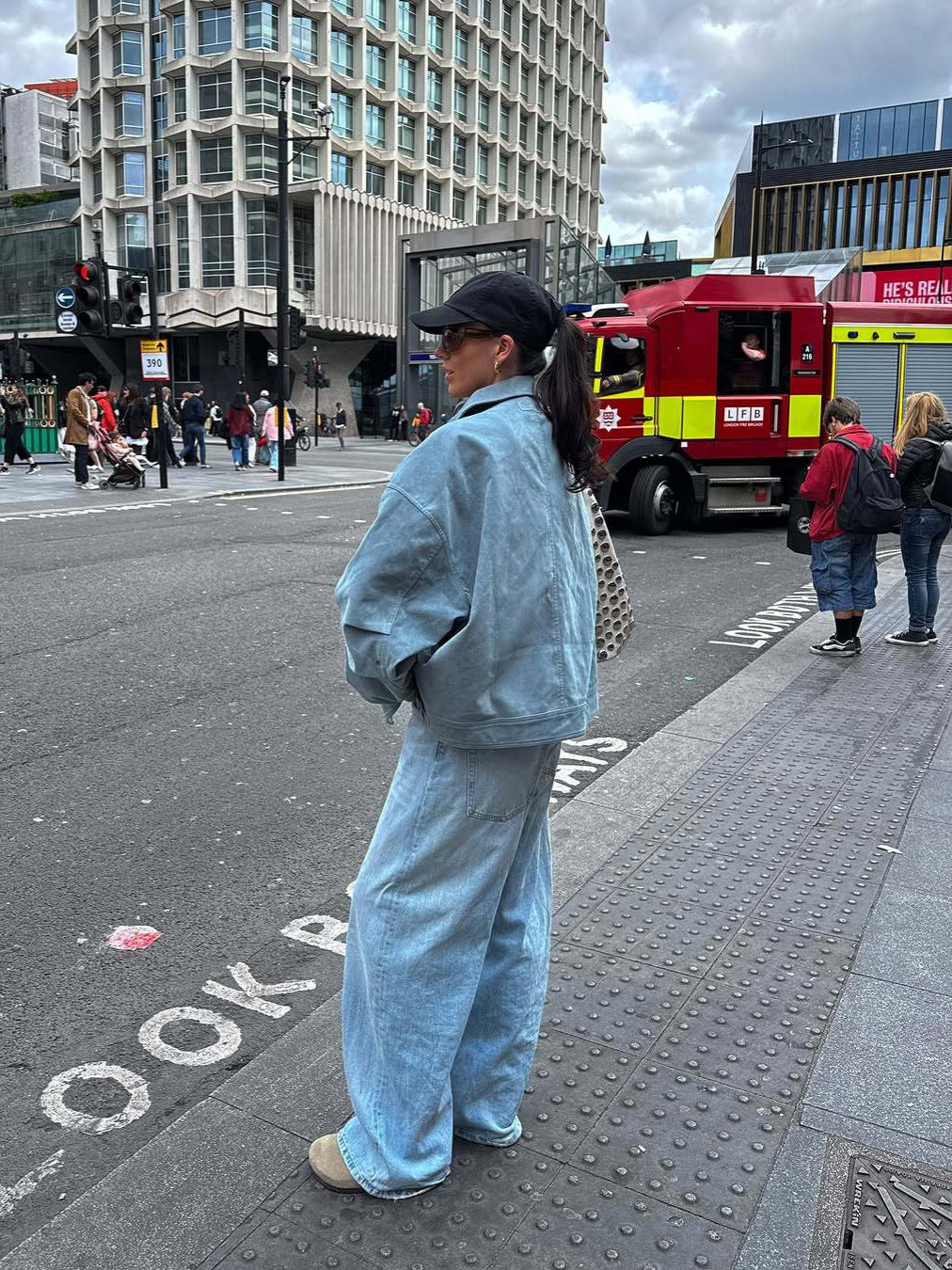 Damen Kurze Bomberjacke aus weichem Material mit einem lässigen Schnitt Drune