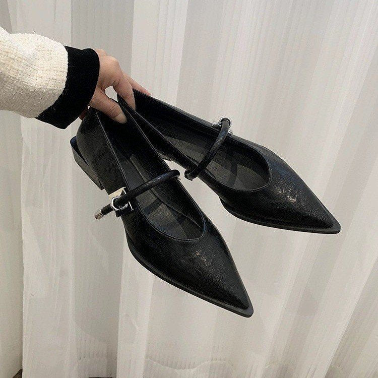 Damen elegante Ballerinas mit zeitgemäßem Riemchen und spitzem Design Drune