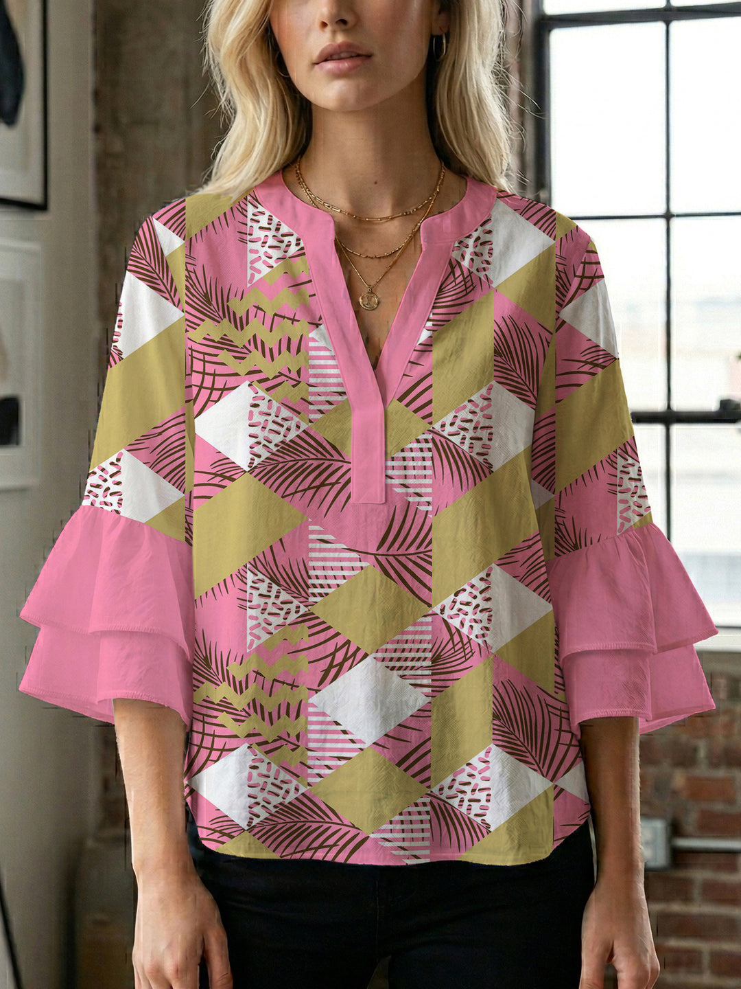 Damen Bluse mit voluminösen Flügelärmel und intensivem Blattmuster Drune