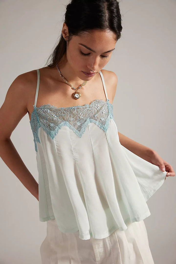 Damen Spitzencami-Top mit fließendem Schnitt und zarten Trägern Drune