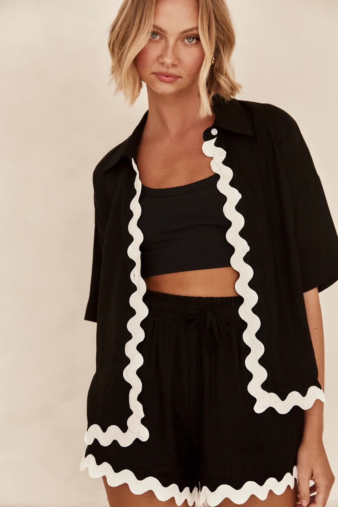 Damen Freizeit Set mit stylischem Kurzarm-Hemd und lässigen Shorts Drune