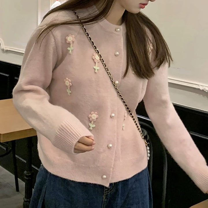 Damen Strickjacke mit kunstvollen Blumenapplikationen und eleganten Perlenknöpfen Drune