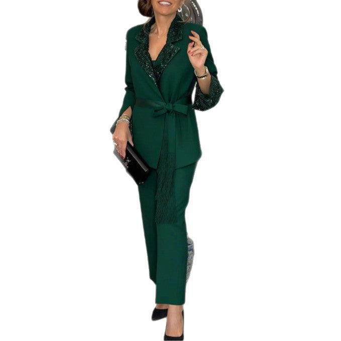Damen Eleganter Gürtelanzug mit schimmerndem Revers Drune