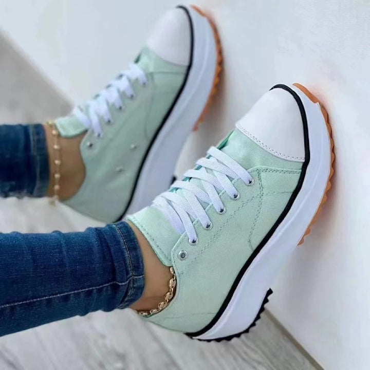 Damen Plateau-Sneaker mit Canvas-Obermaterial, verstärkter Zehenkappe und profilierter Gummilaufsohle Drune
