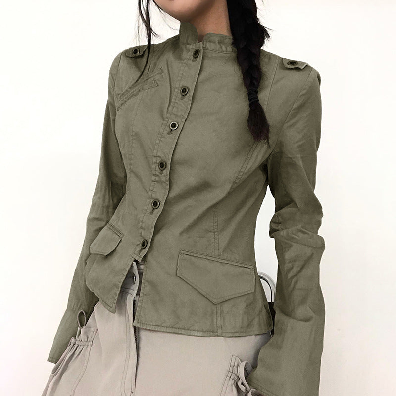 Damen nan taillierte Utility‑Militärjacke mit Stehkragen, Schulterpatten und aufgesetzten Pattentaschen Drune