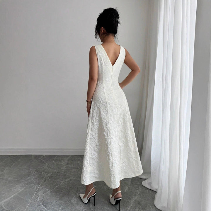 Damen Spitzen-Maxikleid mit verführerischem Schnitt und zarten Spaghettiträgern Drune
