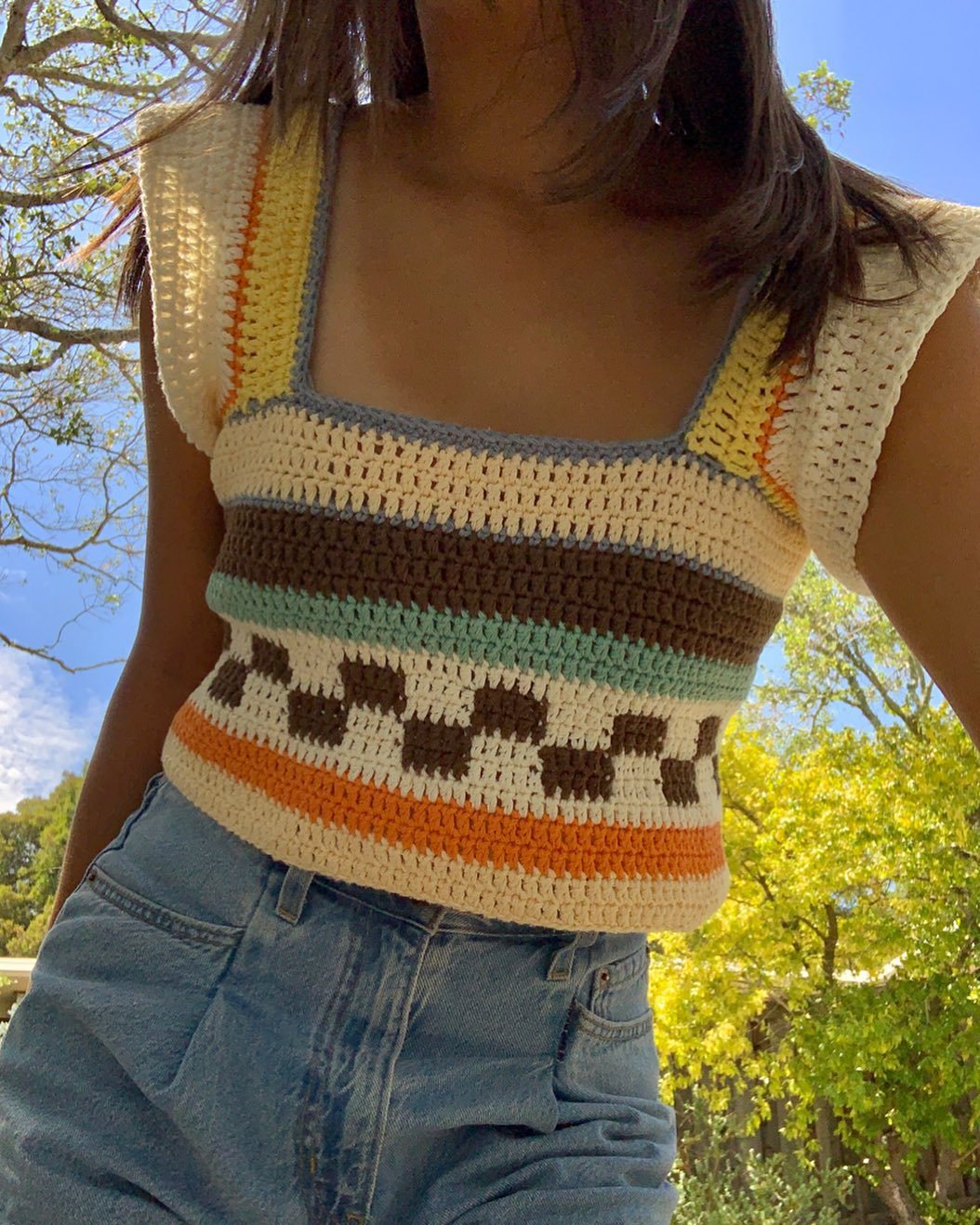 Damen gehäkeltes Crop-Top mit buntem Streifenmuster und Quadrat-Ausschnitt Drune