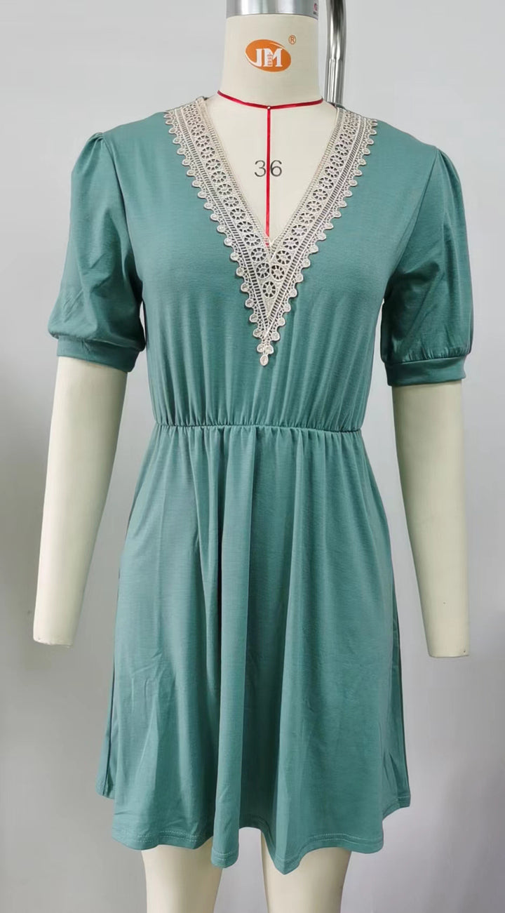 Damen Midikleid mit elegantem V-Ausschnitt und Rüschendetails Drune