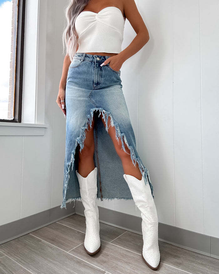 Damen Midilange Jeansrock mit teils fransigem Saum und hohem Schlitz Drune