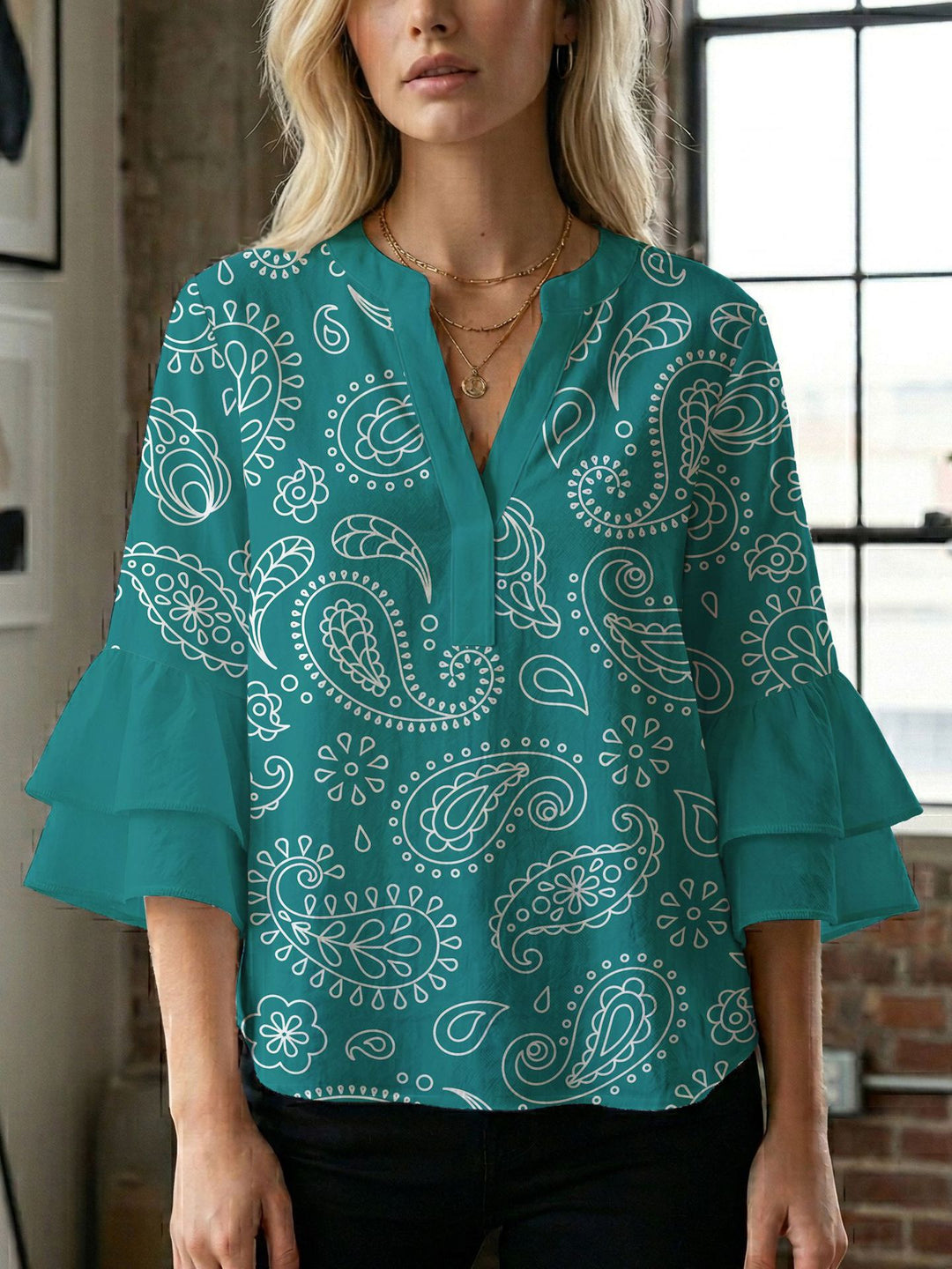 Damen Bluse mit voluminösen Flügelärmel und intensivem Blattmuster Drune