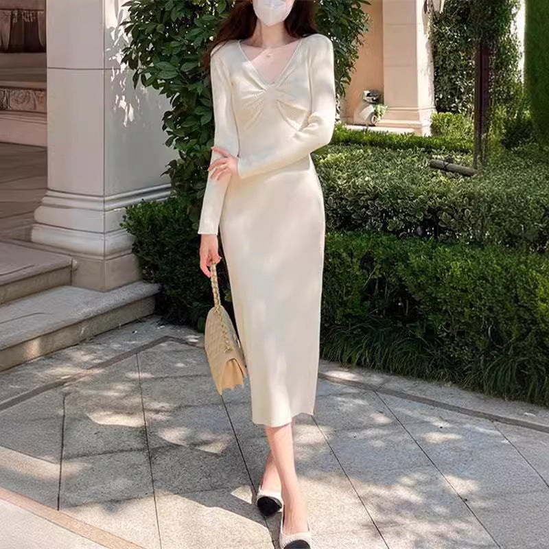 Damen Strickkleid mit tiefem V-Ausschnitt und Eleganter Rippstruktur Drune