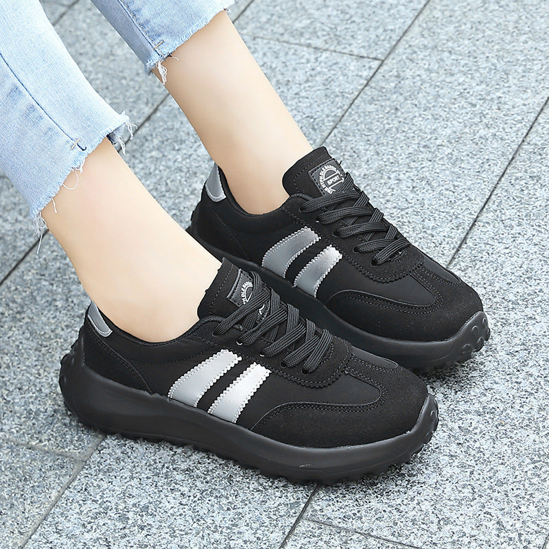 Damen nan retroorientierter City-Sneaker mit grobstolliger Laufsohle, gepolstertem Komfortfußbett und Wildlederbesatz Drune