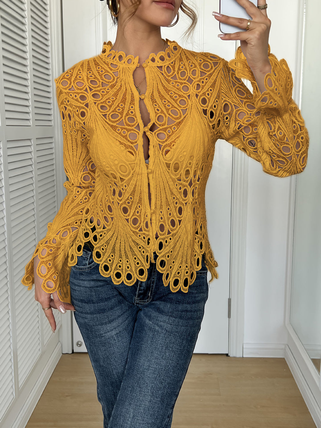 Damen nan filigrane Häkelspitzen-Bluse mit Stehkragen, Zierknopfleiste und gewelltem Saum Drune