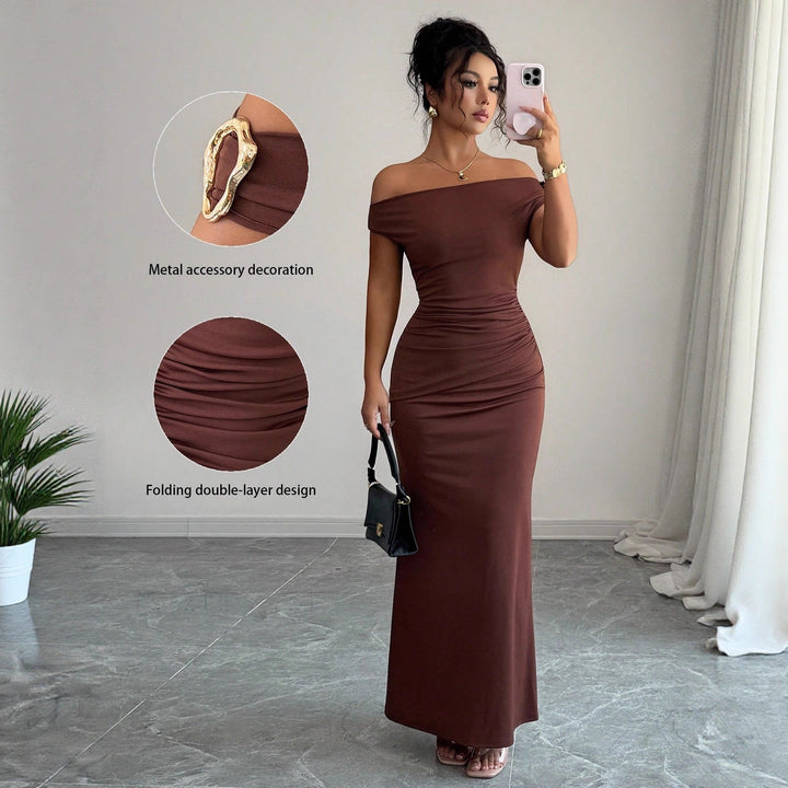 Damen Wickelmaxikleid mit schmalem Schnitt und auffälligen Details Drune